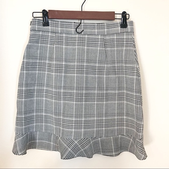 Zara Mini Skirt with Frill - Picture 4 of 6